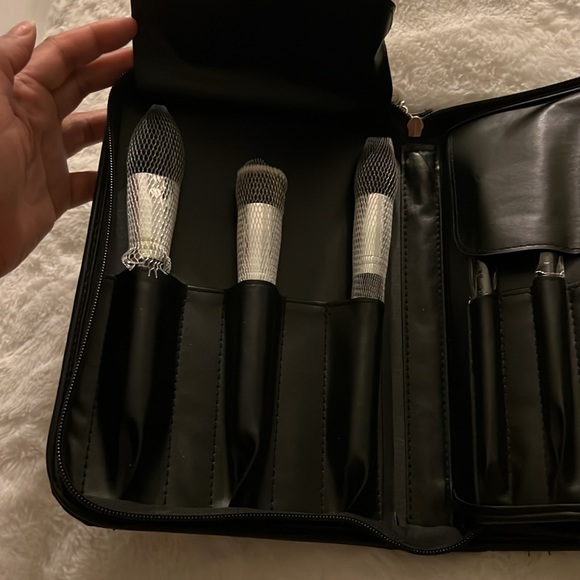 Bella And Bear Makeup Brush Set With Case - Picture 6 of 9